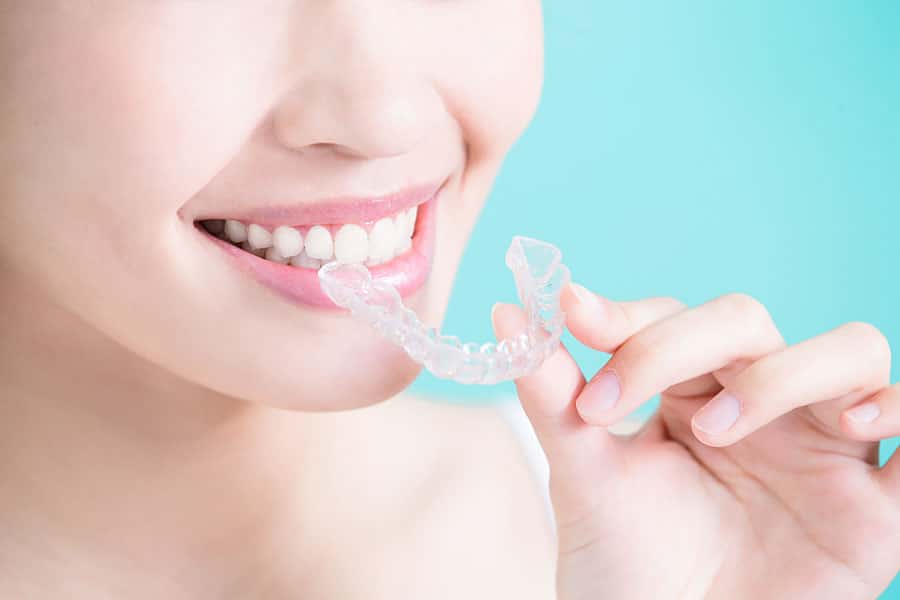 The 6 Best Invisible Braces - Featured Image